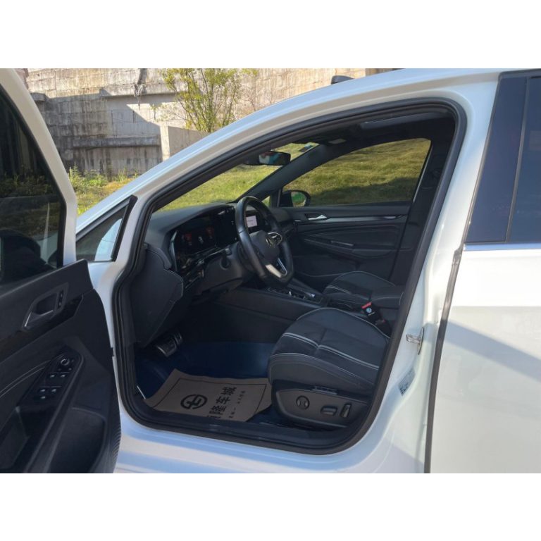 Volkswagen Golf: больше, чем модный автомобиль — это ваш динамичный спутник - Международная автомобильная торговая компания "Racer-house"