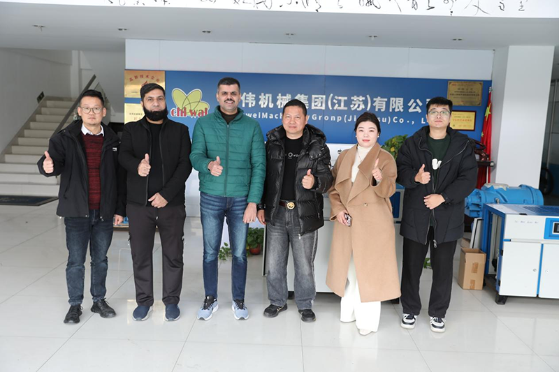 Компания Quanwei Machinery приветствует обмен продукции с пакистанскими клиентами. (1)