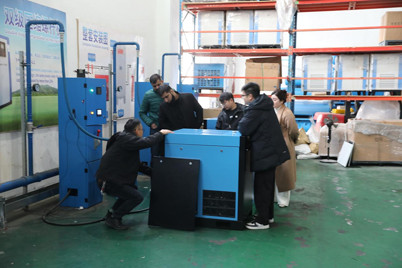 Компания Quanwei Machinery приветствует обмен продукции с пакистанскими клиентами. (2)