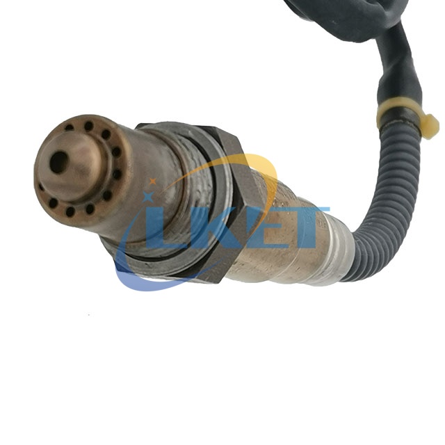 Широкополосный датчик кислорода (LSU 4.9) для VW, SKODA. Номер: 0281004021. Длина кабеля: 940 мм.​