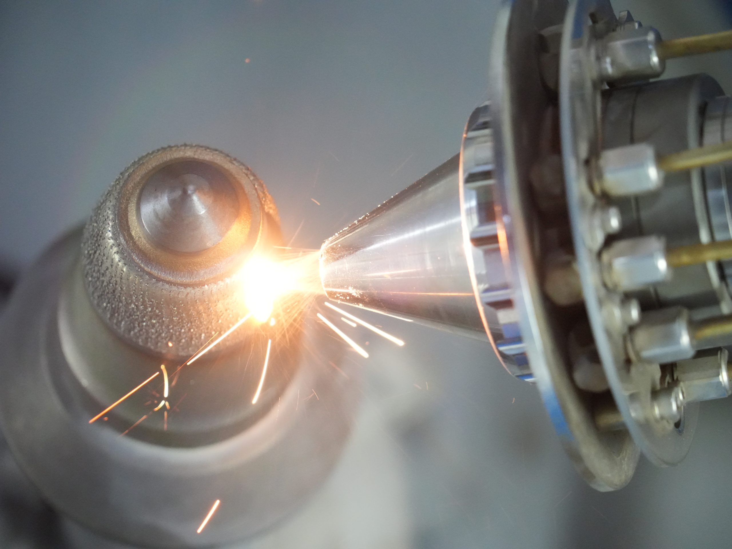 Технологический процесс и преимущества лазерной наплавки для режущих наконечников