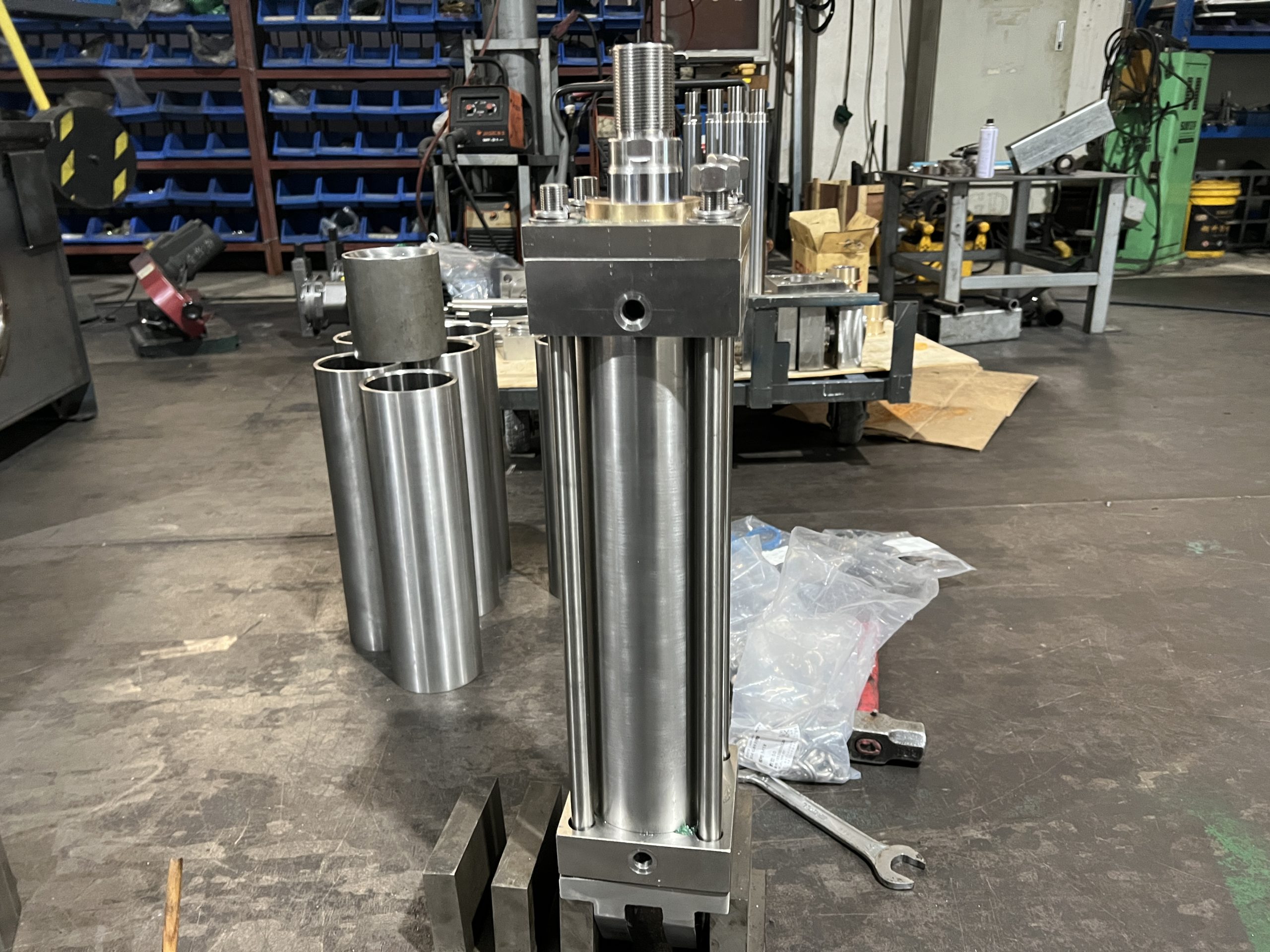 Гидроцилиндры под заказ для высоконагруженных систем: 5 требований к надежности и долговечности