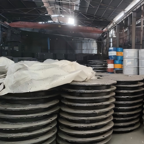 Малый люк – большая ответственность: защитник городских «артерий жизни»