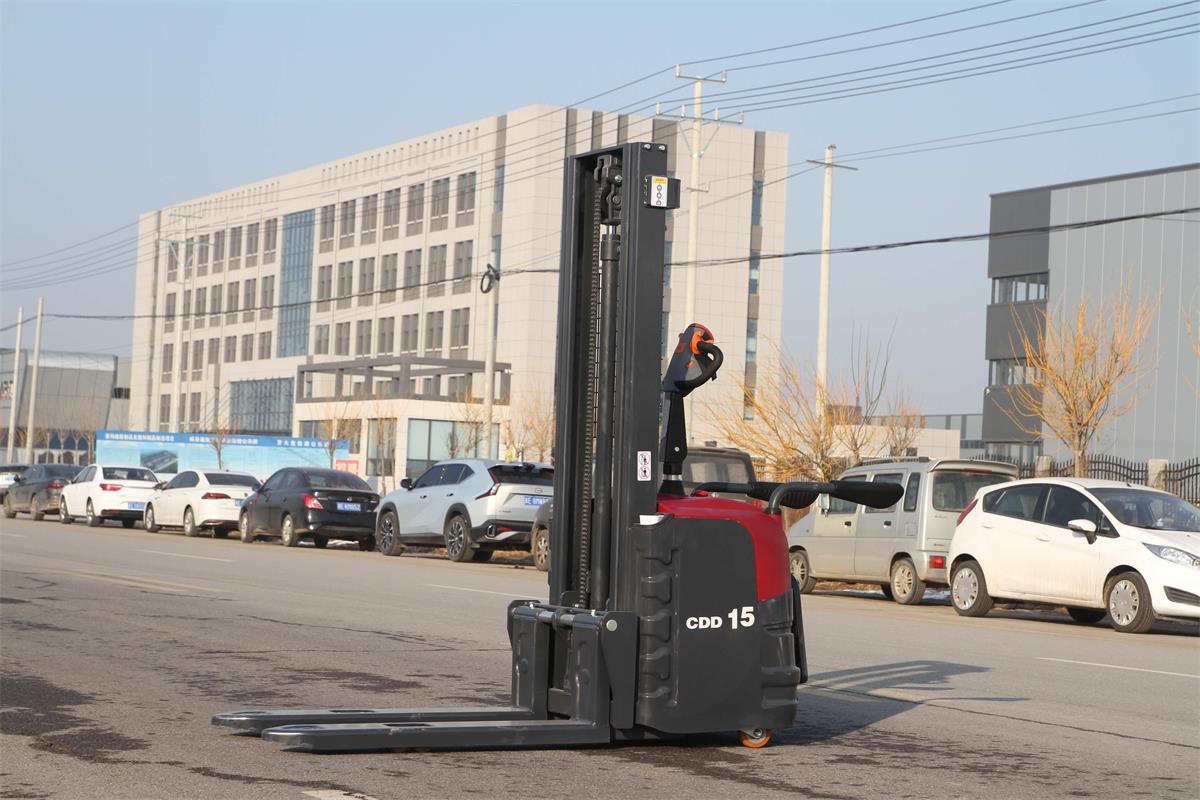 Краткое описание штабелерных кранов