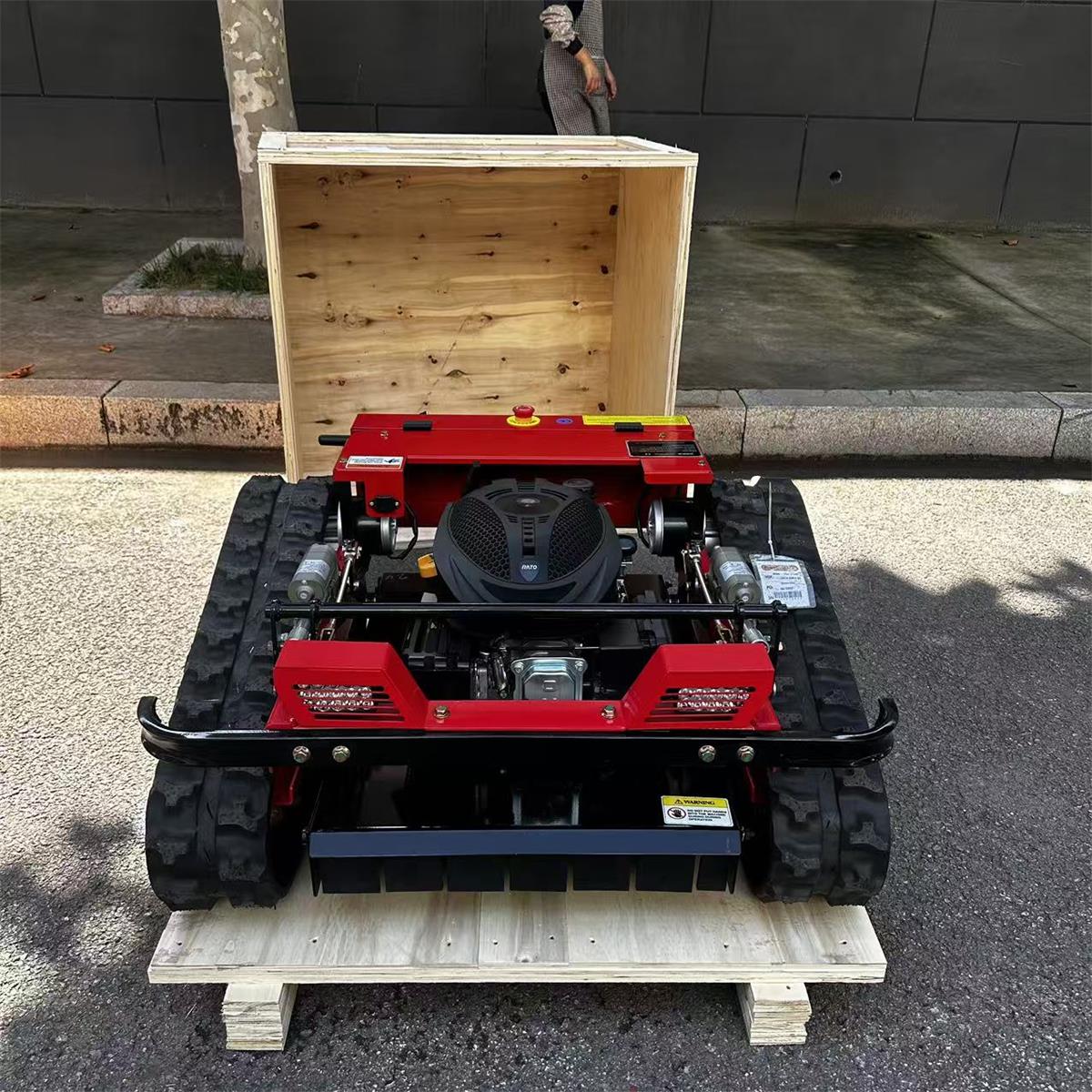 Клиент из США заказал у нас десять газонокосилок.