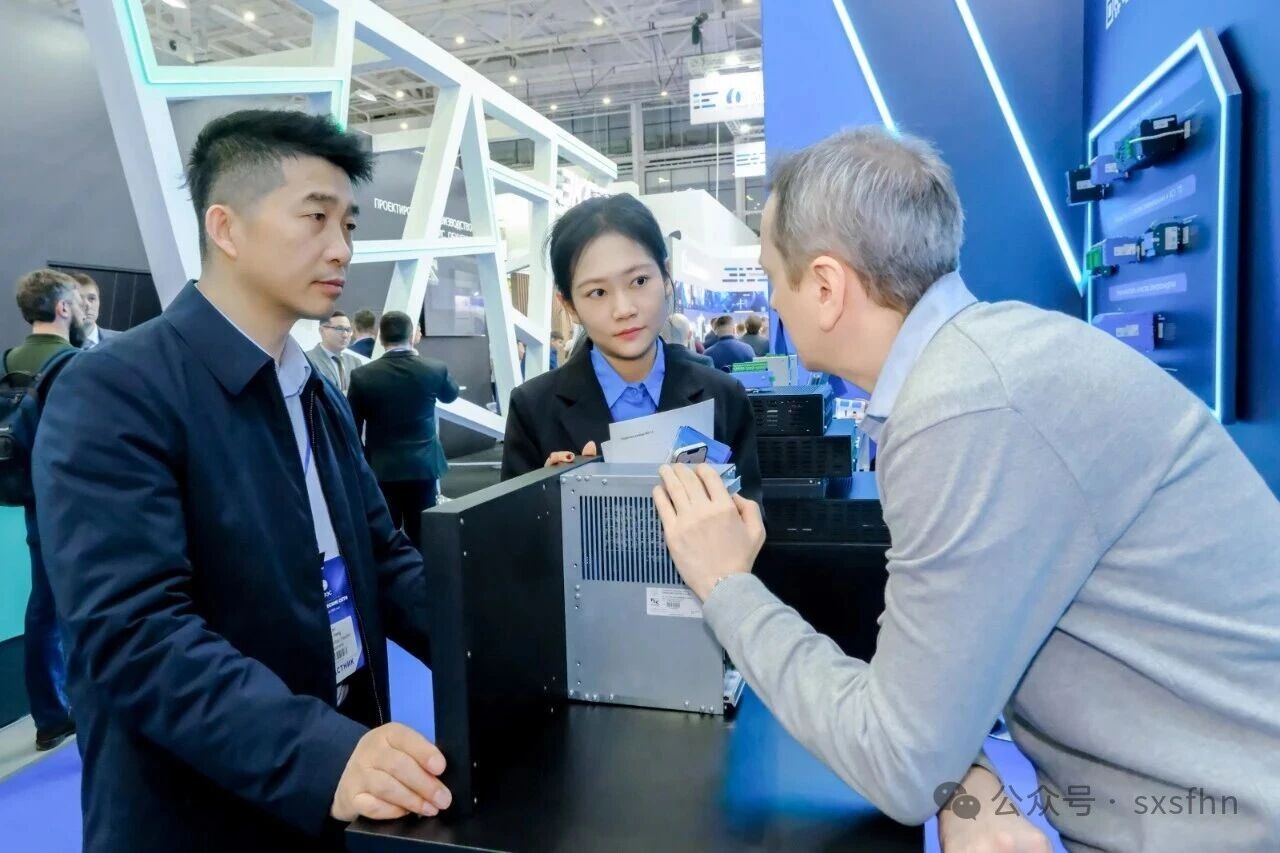 ООО Шэньси Сифанг Хуанэнг блестит на московском мероприятии по электросетям