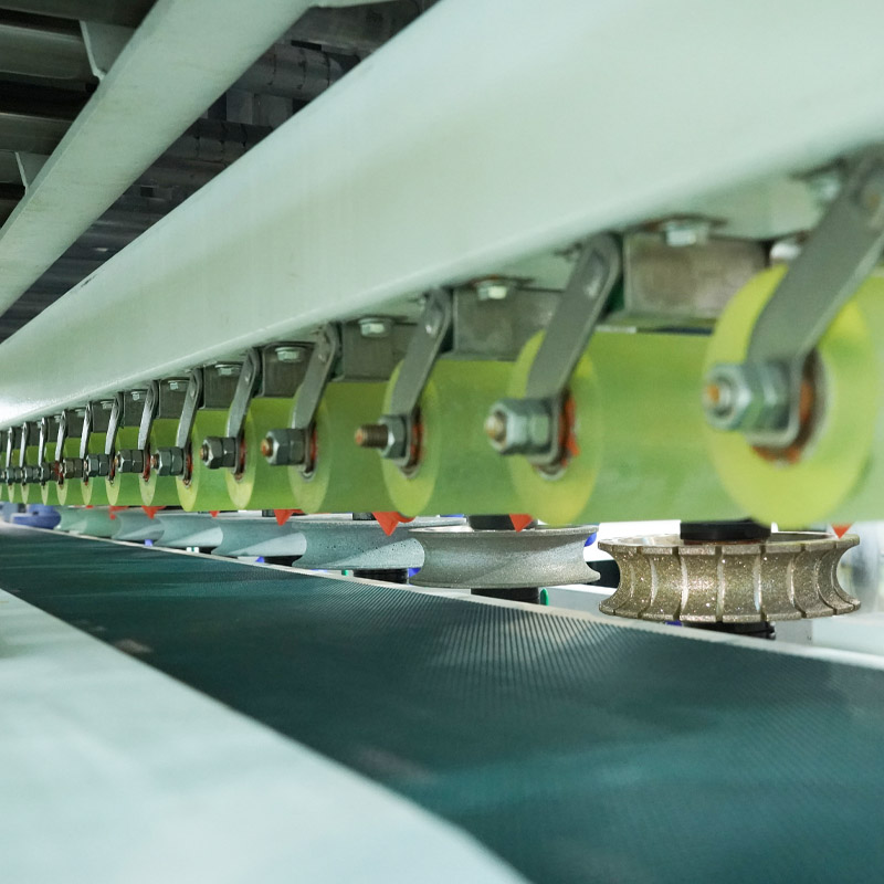 Автоматический станок для полировки кромки камня