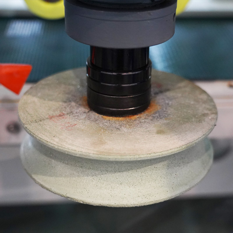 Автоматический станок для полировки кромки камня