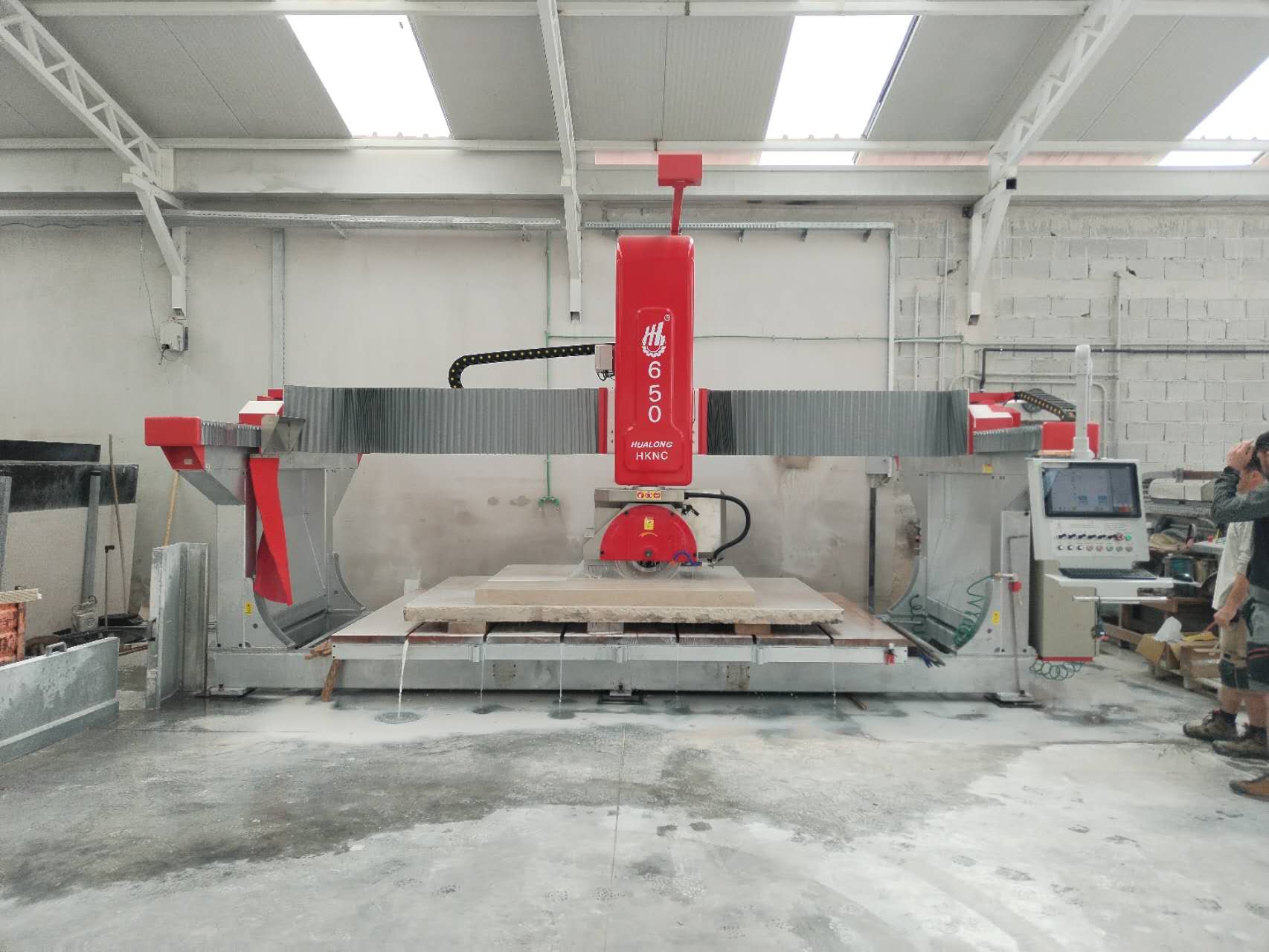 мостовая пила по камню