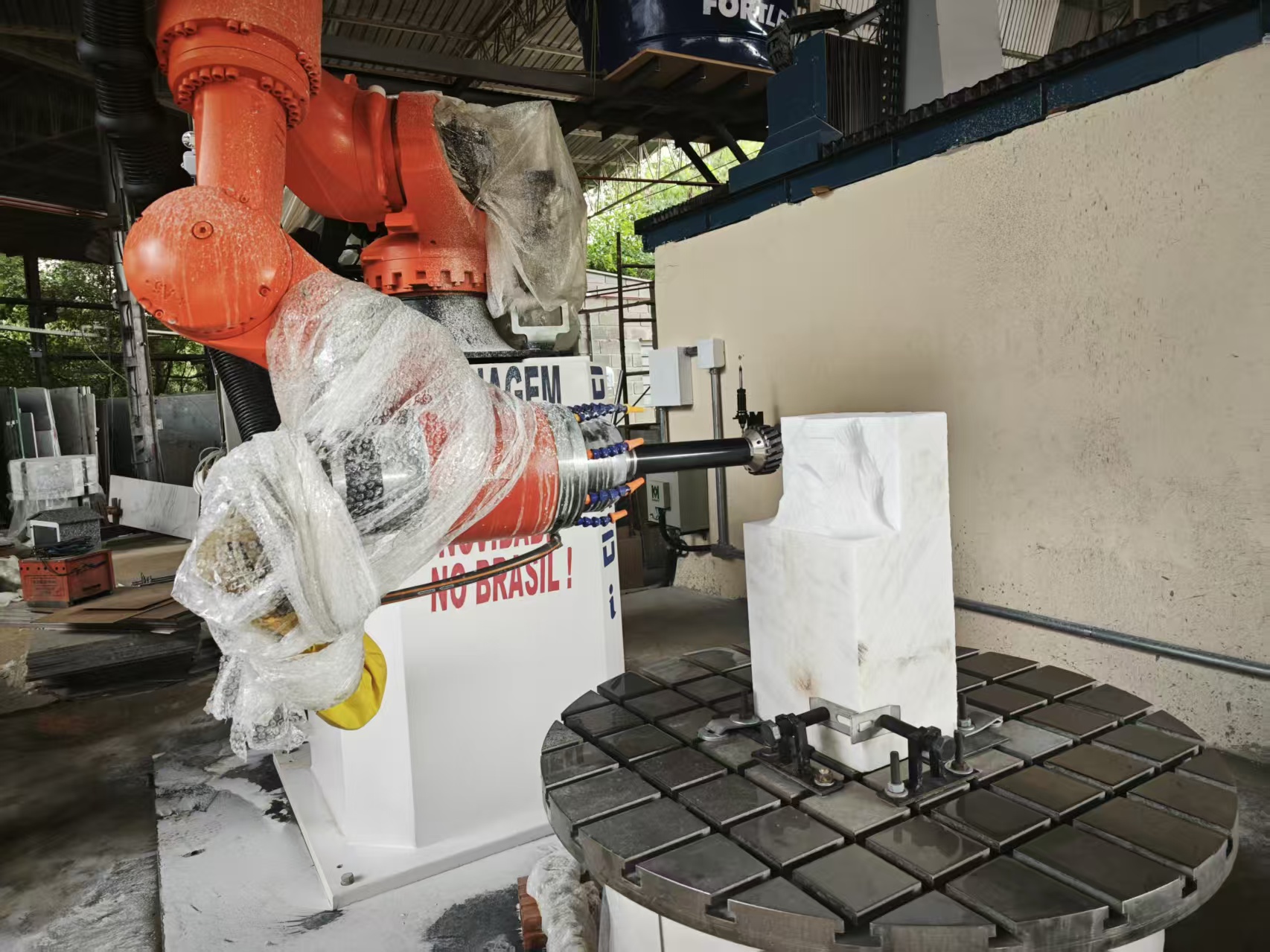 Робот KUKA в 3D обработке камня