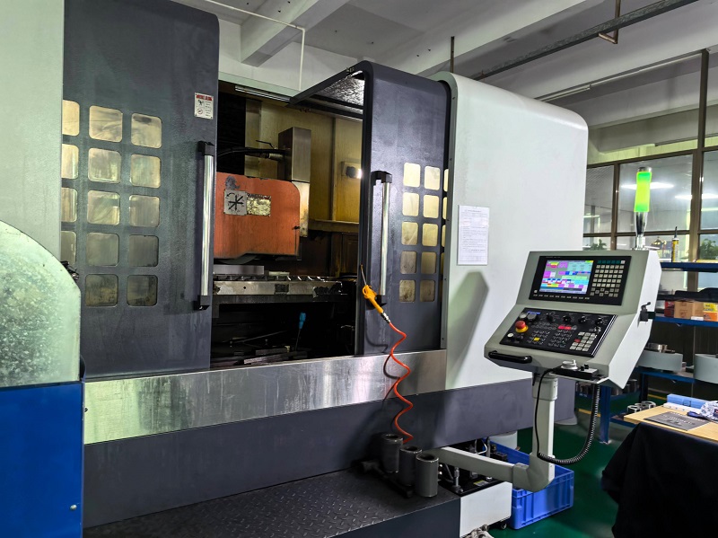 Компания Henghui Mold представила полностью автоматический молярный станок с ЧПУ, и производительность обработки высокоточных зубных пластин снова возросла!