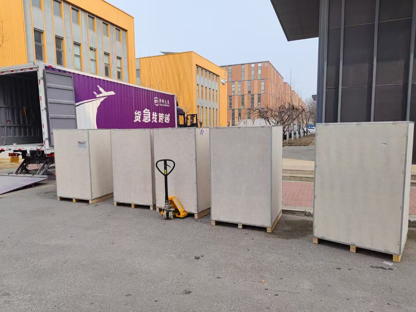 Equipment delivery: successfully shipped to the customer.