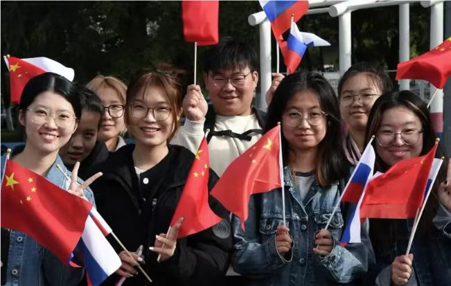 Россия и Китай планируют увеличить число академических обменов до 100 тысяч человек