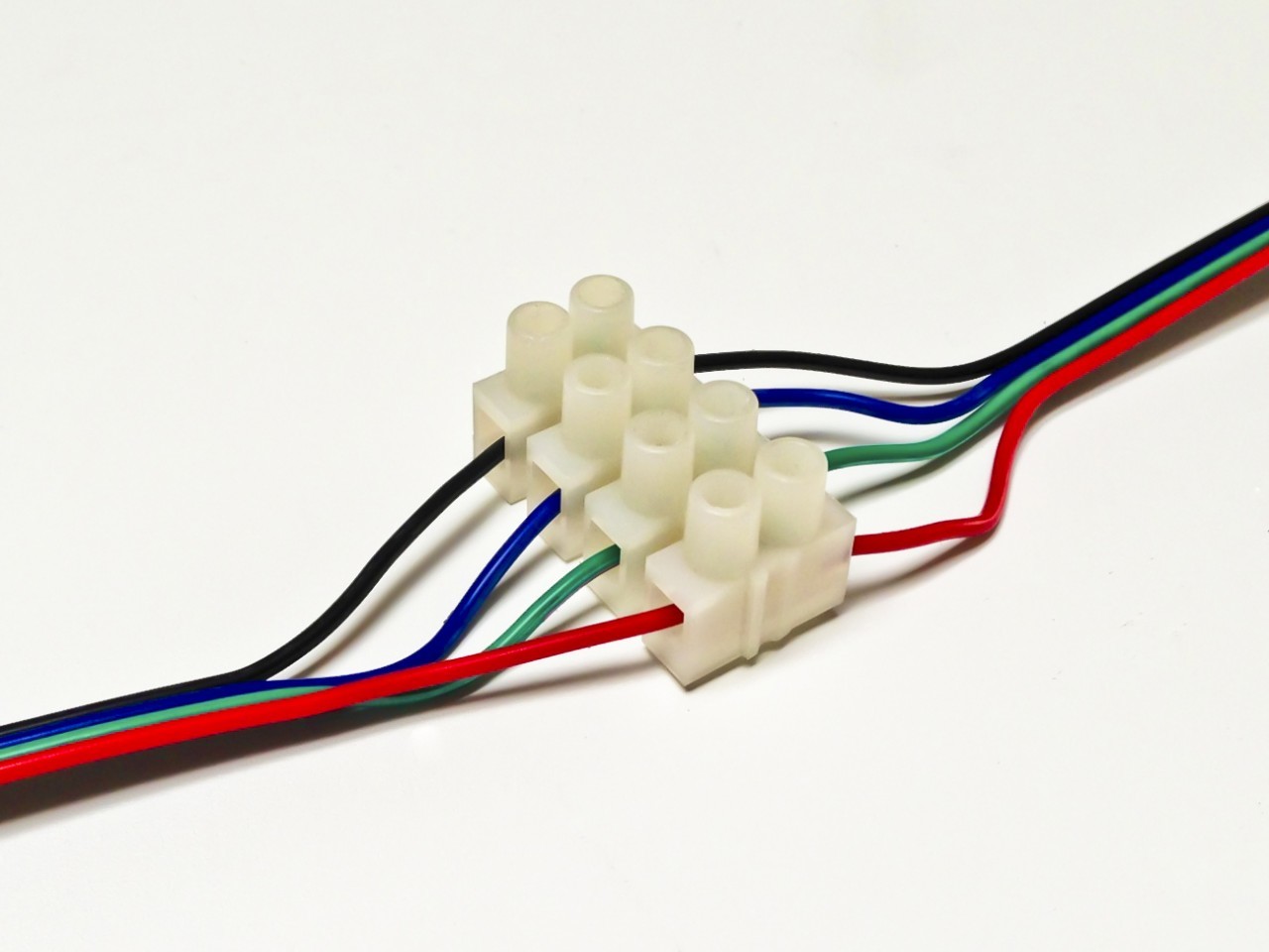 Многопортовые соединители: высокоплотные решения для межсоединений