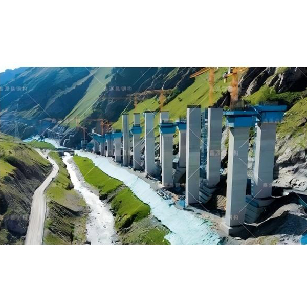 Скользящая и опрокидывающаяся опалубка для моста