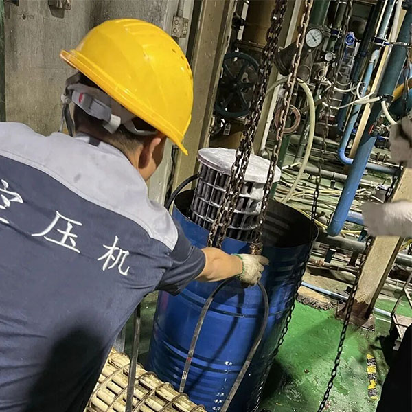 Что следует регулярно проверять на винтовом воздушном компрессоре?