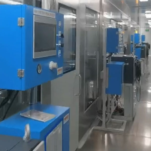 На линии по производству деталей для электромобилей введено в эксплуатацию несколько комплектов самостоятельно разработанного и изготовленного автоматического двухкомпонентного смесительного оборудования и автоматического распылительного оборудования.