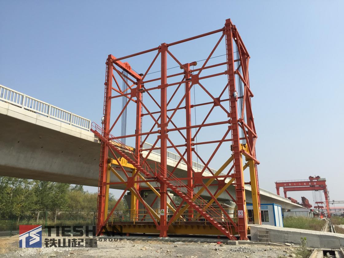 ▲Высокоскоростной железнодорожный подъемник для цистерн и подъемная рама компании Tieshan Crane