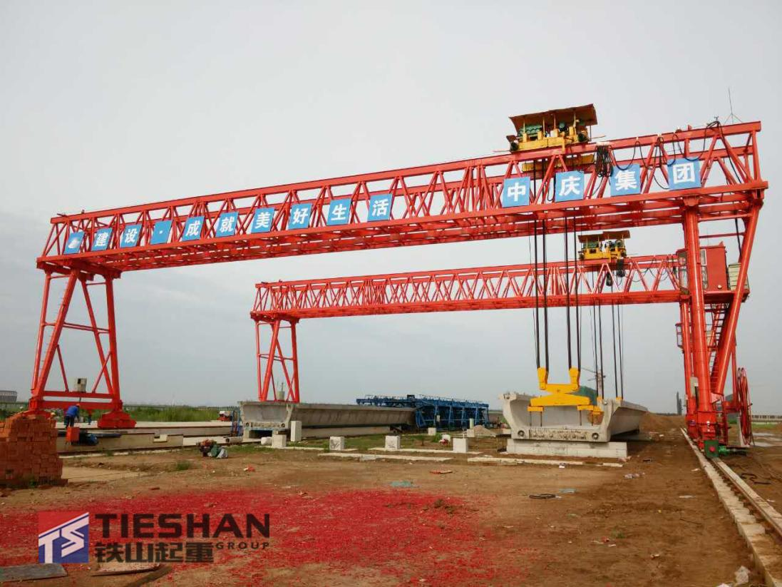 ▲Фотография работающей балочной подъемной машины компании Tieshan Crane