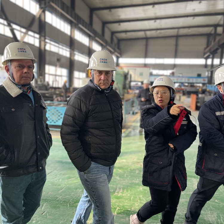 Визит аргентинского клиента на завод для ознакомления с производством и обсуждения заказа электродвигателей