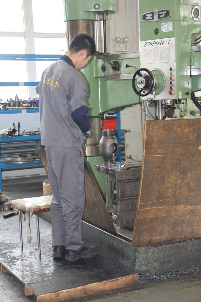 Контроль качества полностью сварного шарового крана DN1400 на заводе