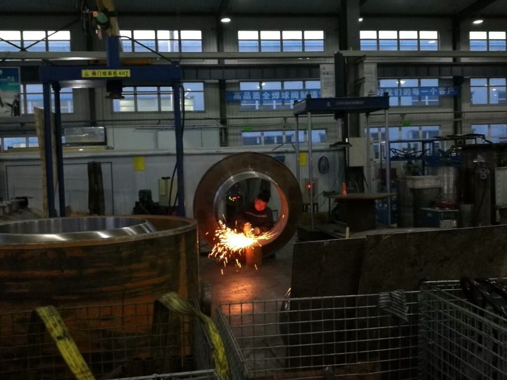 Конструкция полностью сварного шарового крана для теплоснабжения