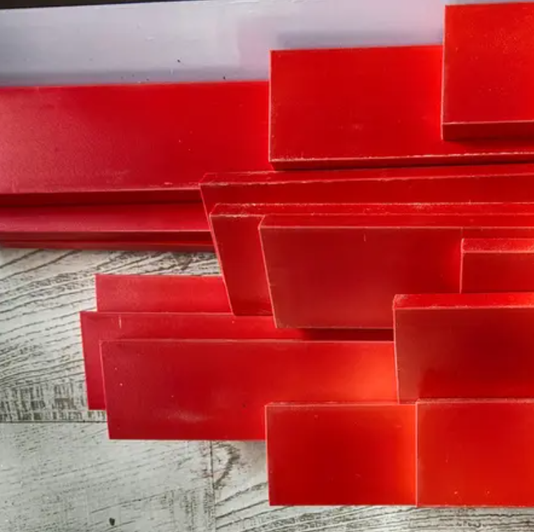 Знаете ли вы, как научно расположить систему очистки конвейерной ленты для эффективного удаления налипших материалов