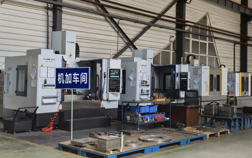 Обрабатывающий центр с числовым программным управлением (ЧПУ)