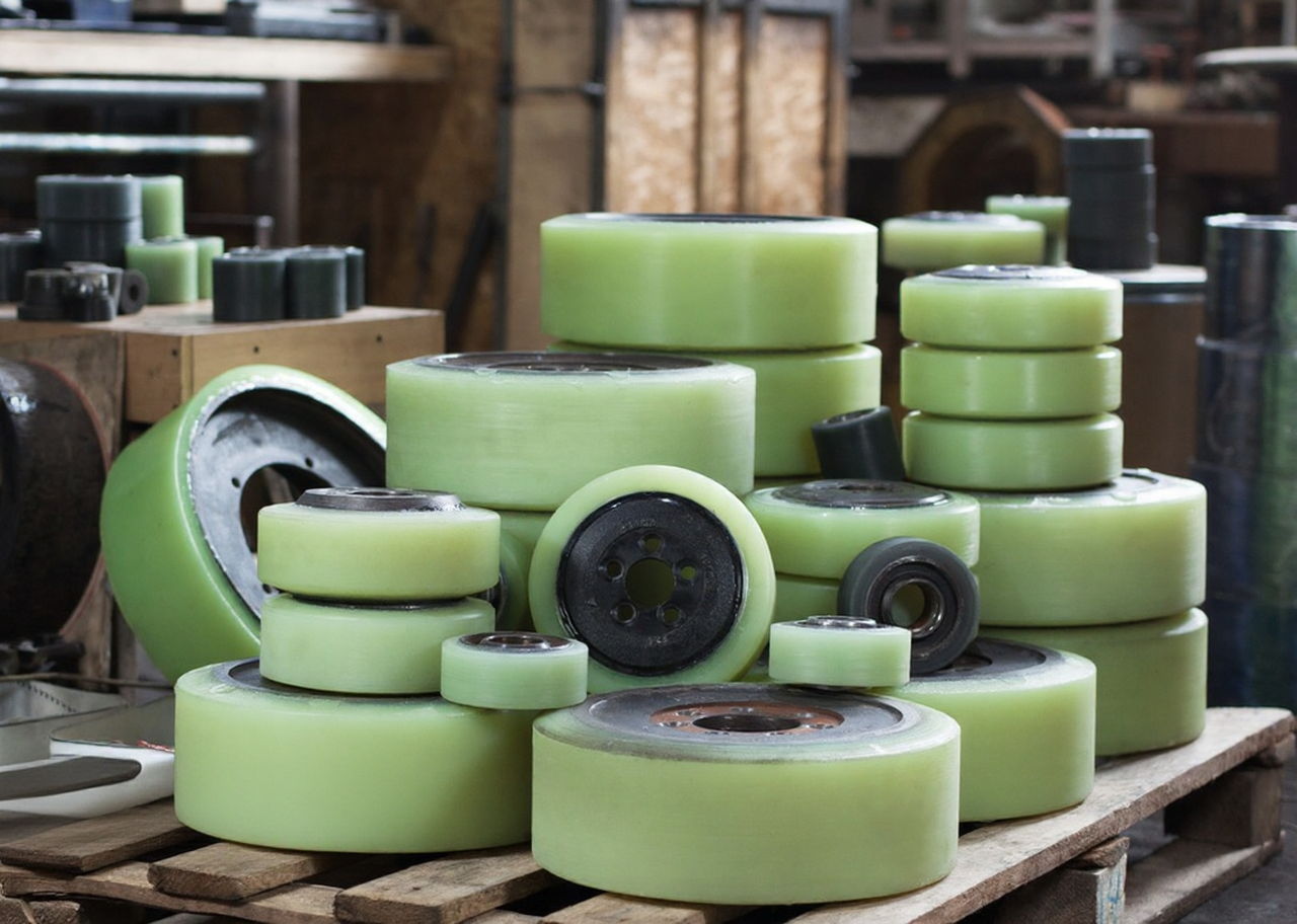 Сравнение различных материалов для роликов и что учитывать при заказе кастомизированных роликов