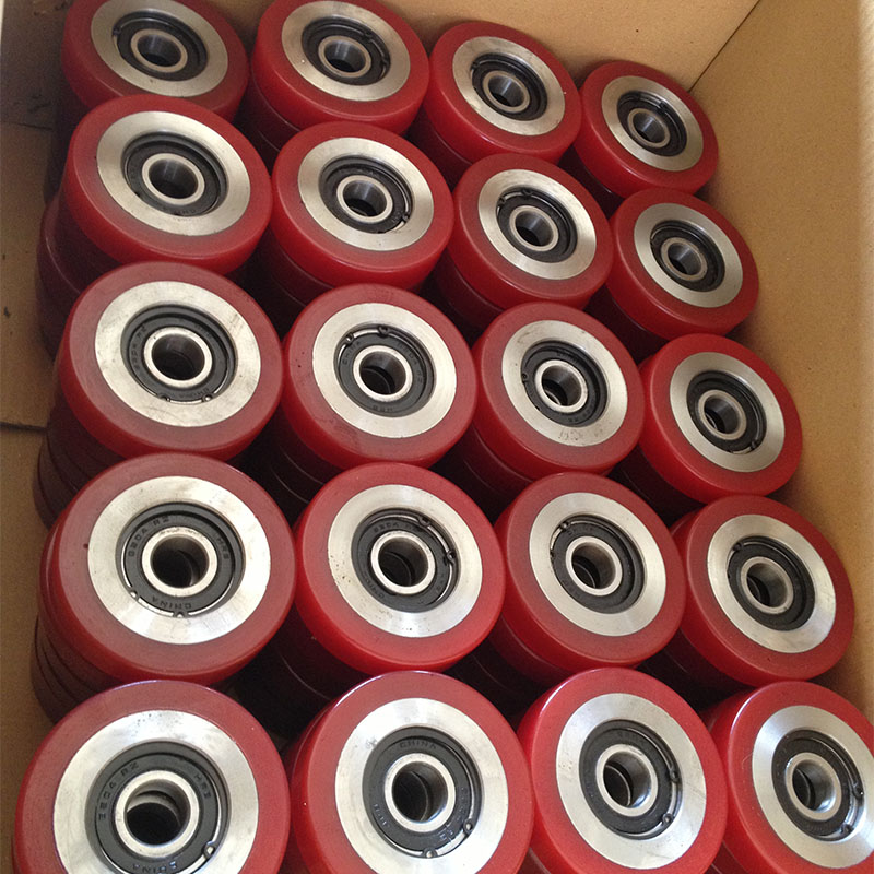 Сравнение эксплуатационных характеристик полиуретановых и резиновых колёс