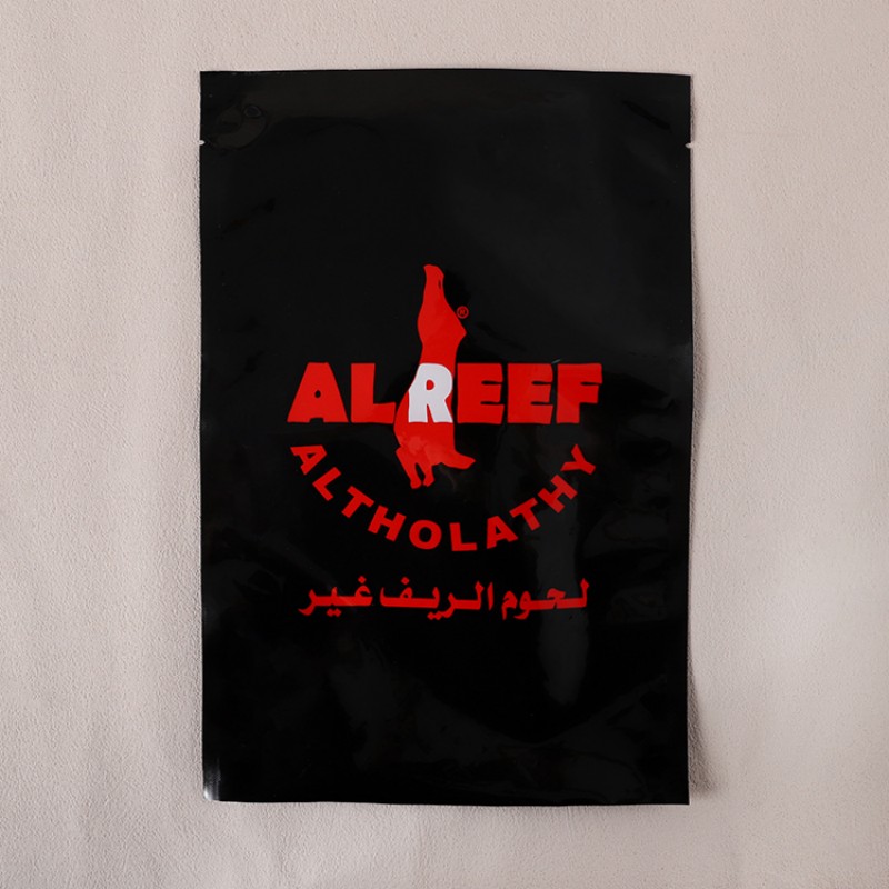 Пищевой вакуумный пакет с индивидуальной печатью и отверстием для крючка