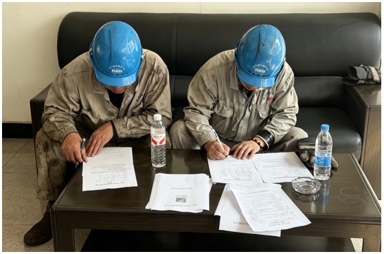 - Работники подписывают письмо об ответственности за соблюдение производственных целей в области безопасности