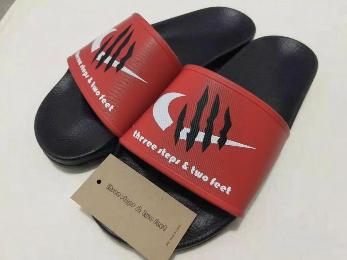 Красные тапочки