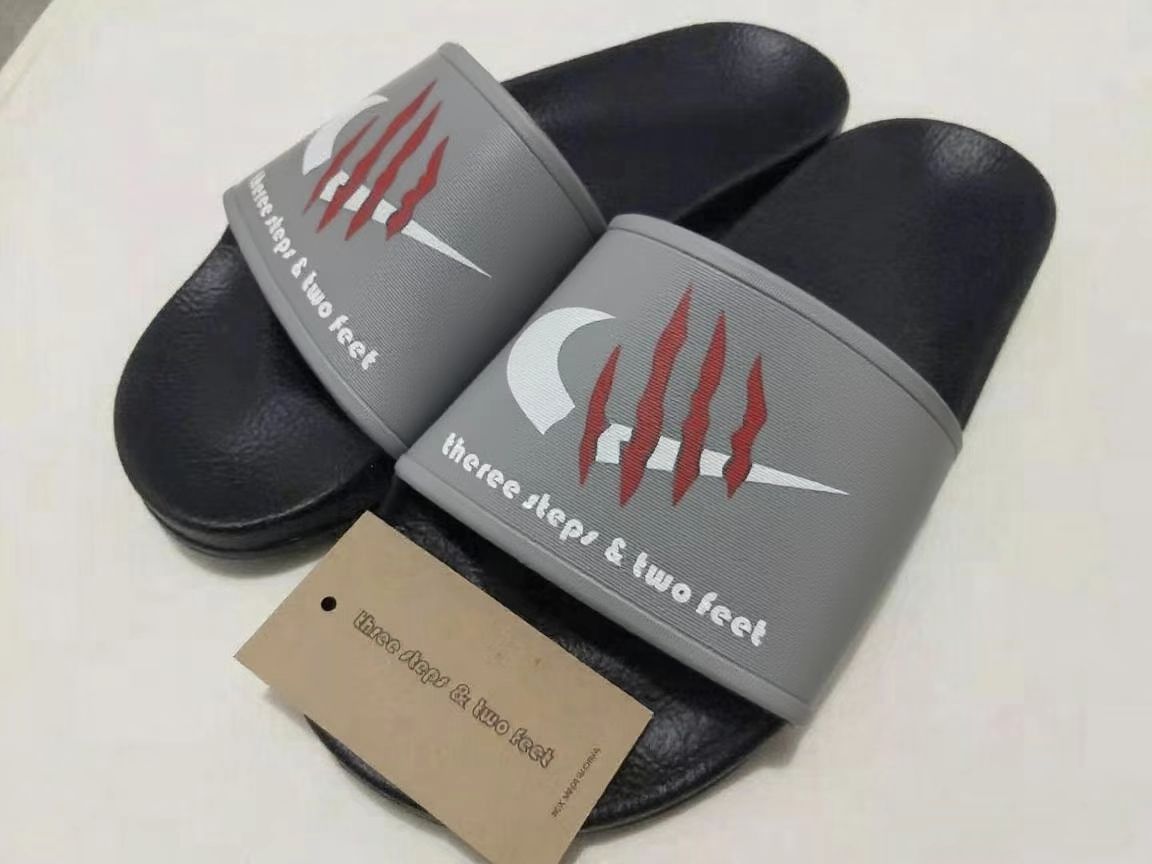 Серые тапочки