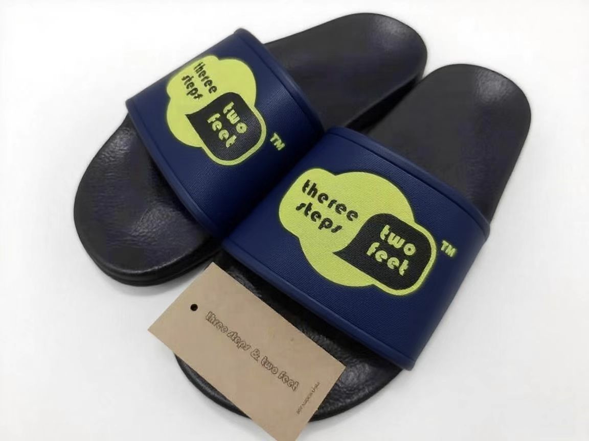 Темно -синие тапочки