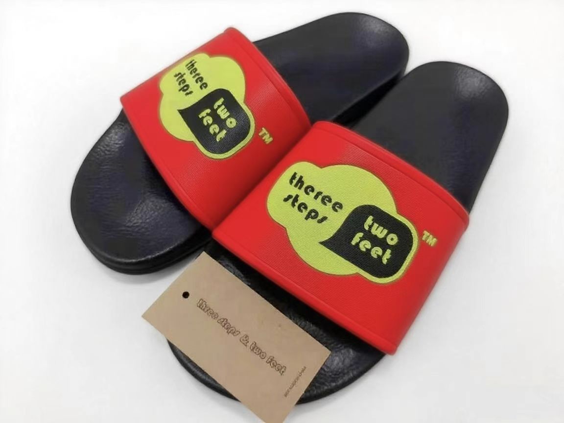 Красные тапочки