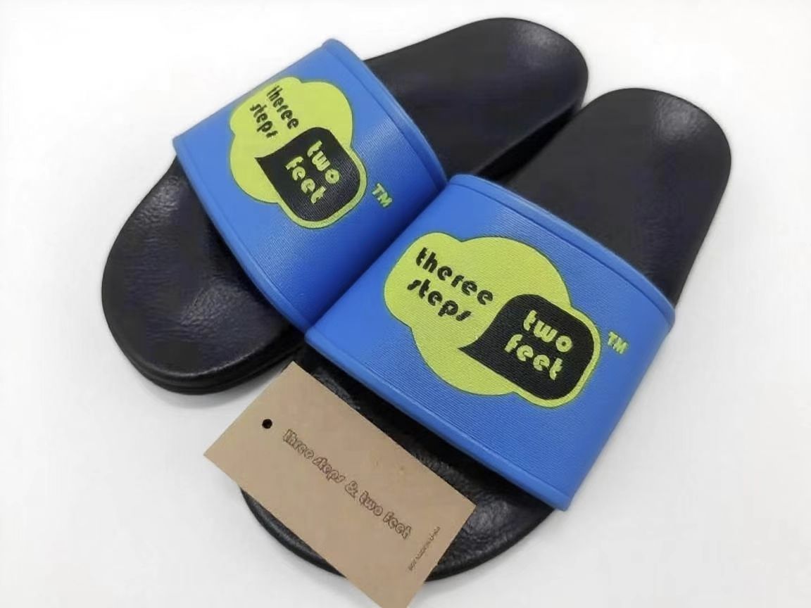 Синие тапочки