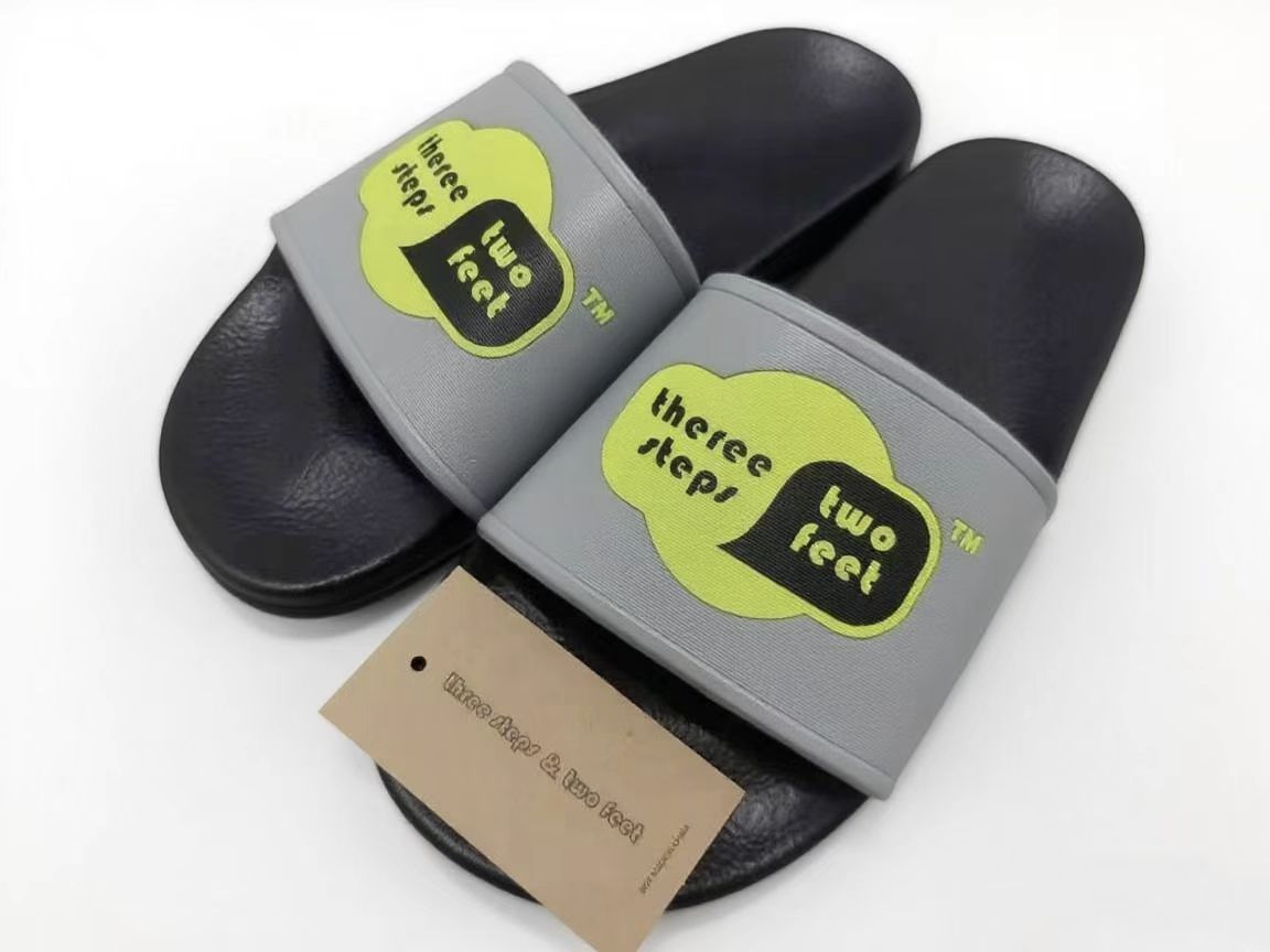 Серые тапочки