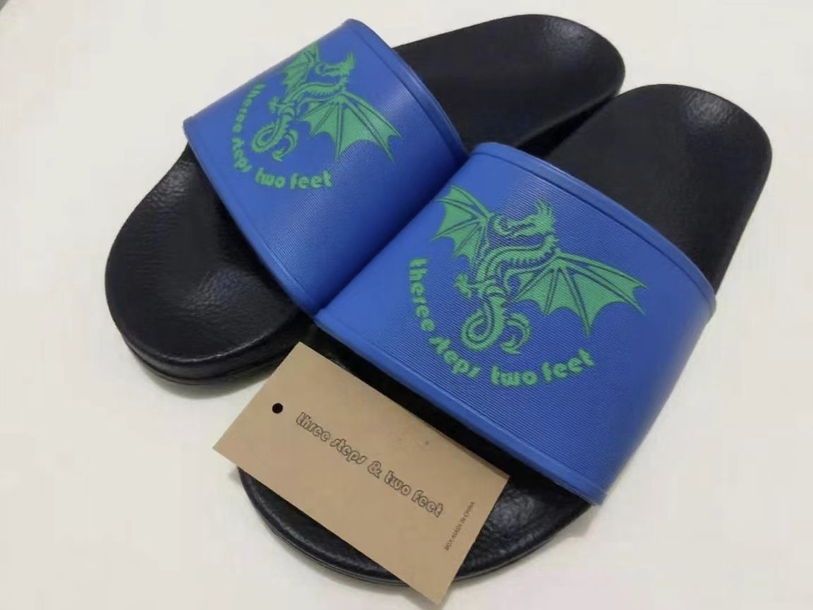 Синие тапочки