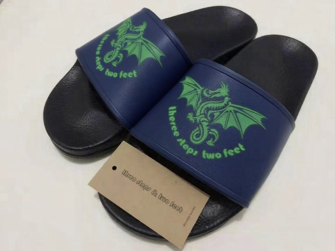 Темно-синие тапочки