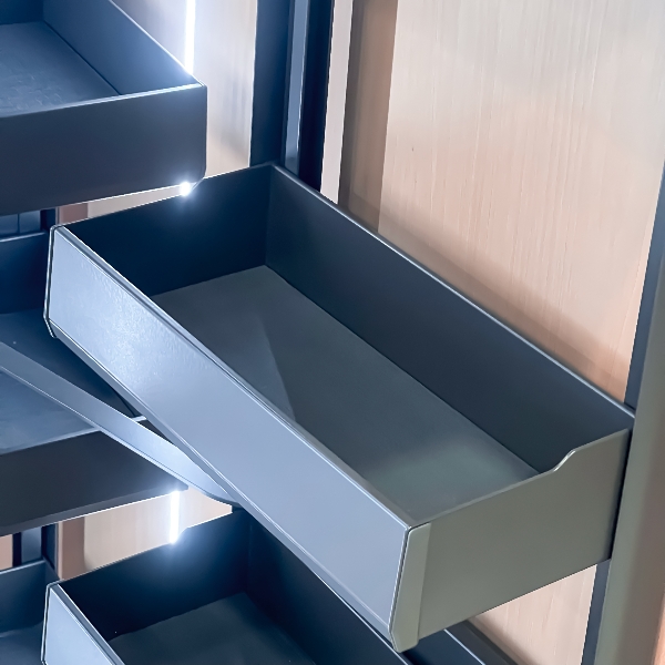 PO6331 Высокий шкаф с синхронизированной корзиной