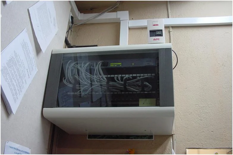 Как выбрать надёжный телекоммуникационный шкаф СКС для вашей сети