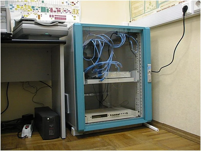 Как выбрать надёжный телекоммуникационный шкаф СКС для вашей сети