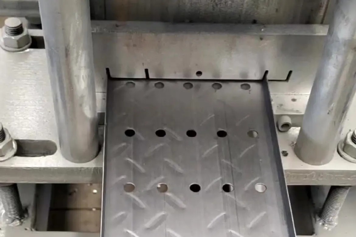 Корпус из алюминия и нержавеющей стали для отвода тепла 5222 (8)