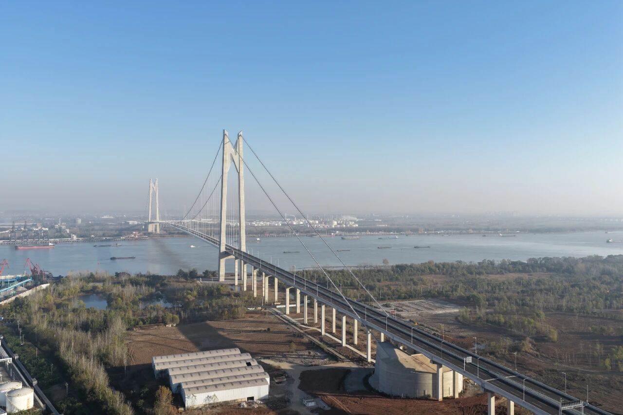 В Нанкине официально открыт мост реки Янцзы