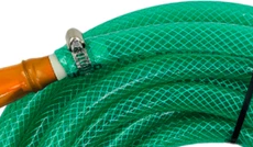 Шланг и хомут используются вместе.