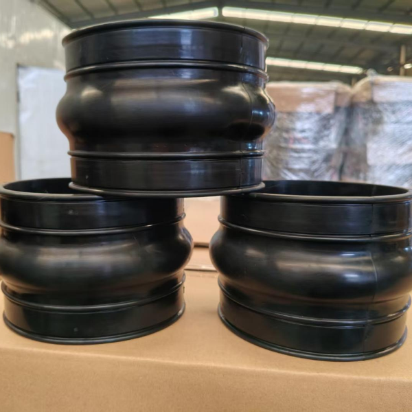 Резиновые сильфоны, также известные как резиновые компенсаторы или резиновые рукава, представляют собой трубчатые эластичные компоненты гофрированной формы.