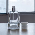 женские духи белый флакон золотая крышка