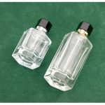 духи красный флакон с черной крышкой