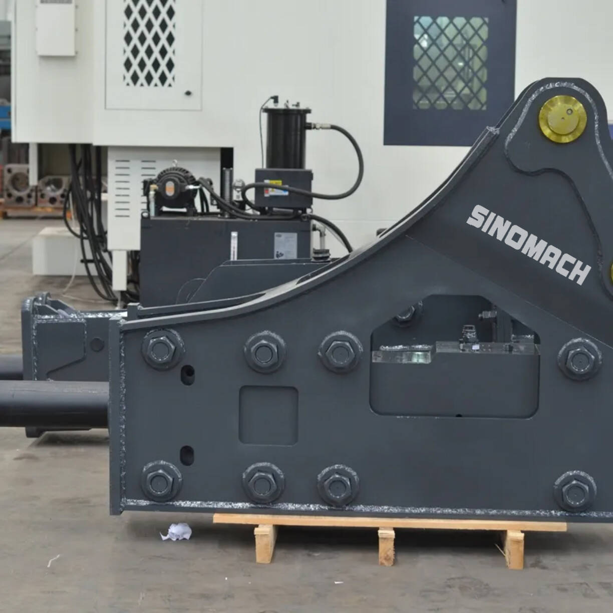 Новый дробильный молот помогает повысить эффективность работы экскаватора, происходят изменения в отрасли!